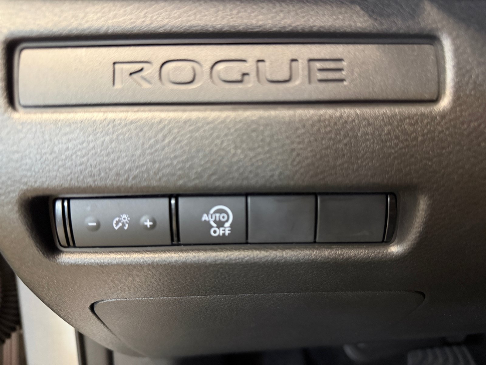 Used 2024 Nissan Rogue S FWD image 25