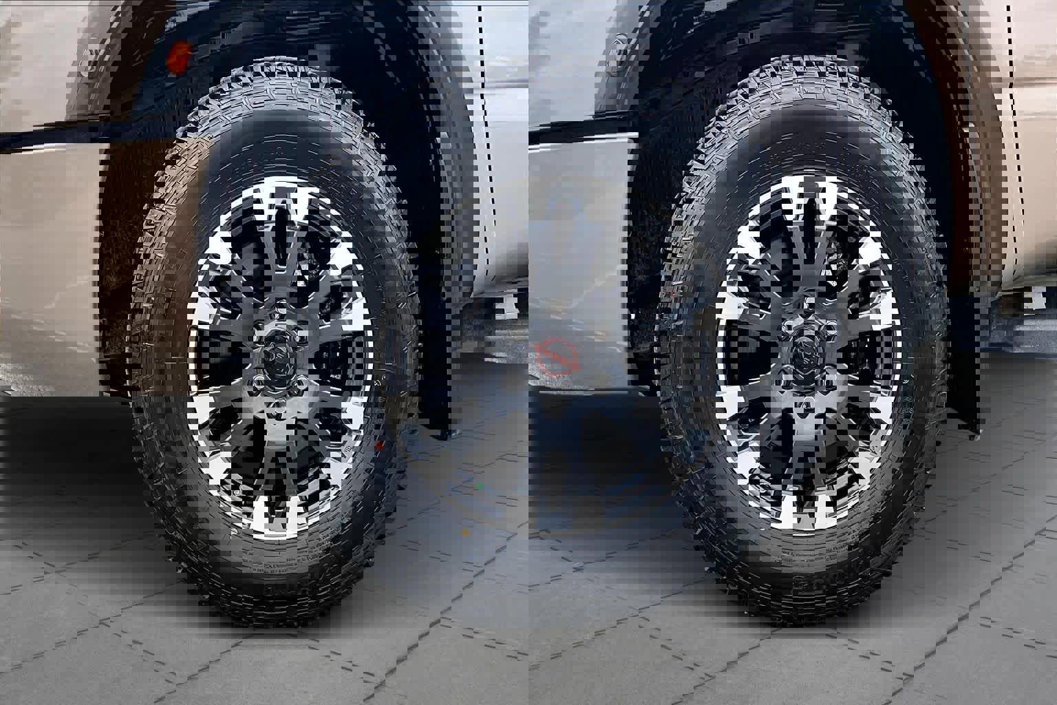 Used 2024 Nissan Titan PRO-4X w/ Pro-4x Convenience Package image 11