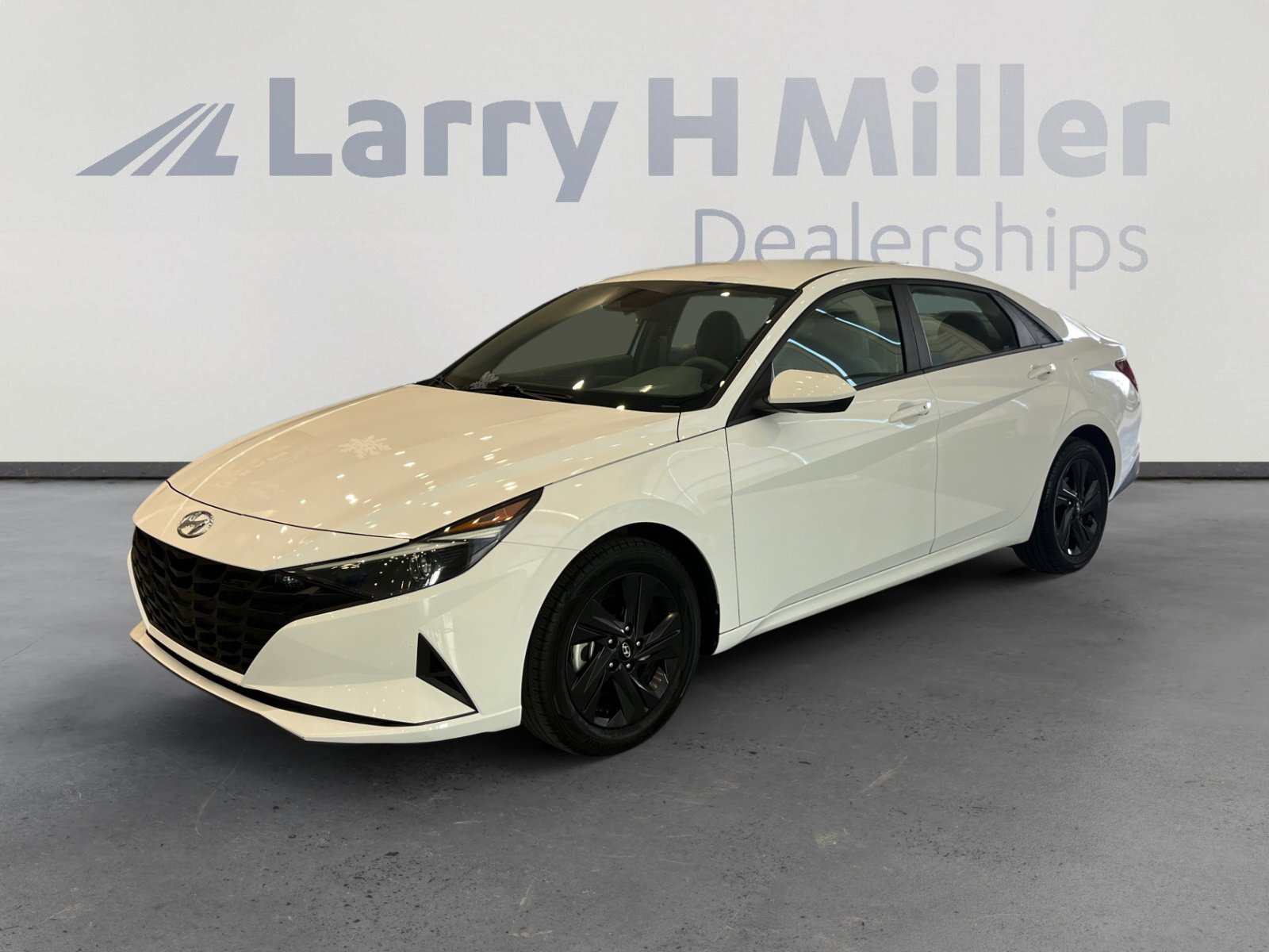 Used 2023 Hyundai Elantra SEL image 1