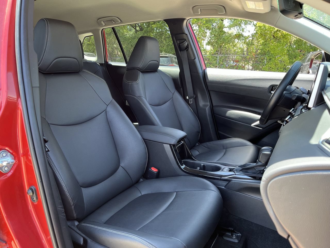 Used 2025 Toyota Corolla Cross XLE FWD image 24