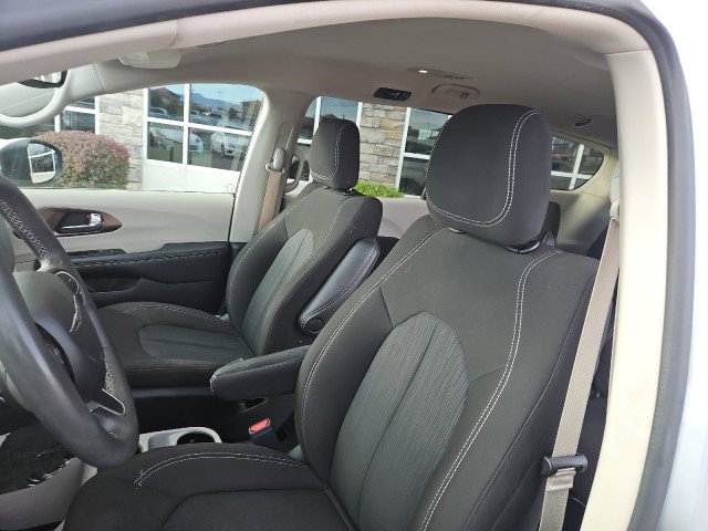 Used 2023 Chrysler Voyager LX image 22