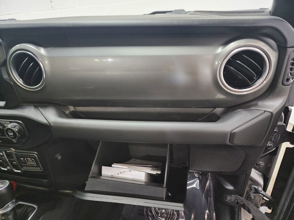 Used 2021 Jeep Wrangler Unlimited Sahara w/ Uconnect 4C Nav & Sound Group AWD/4WD image 30