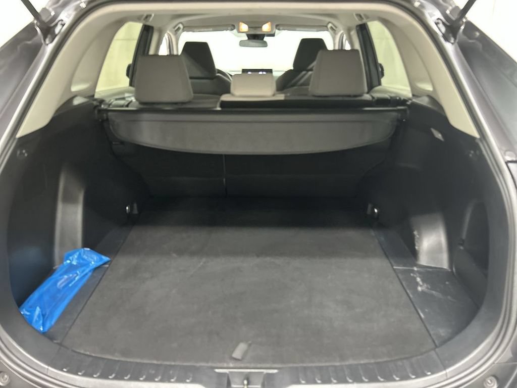 Used 2020 Toyota RAV4 XLE AWD/4WD image 21