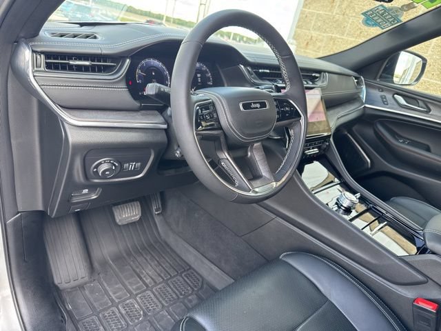 Used 2025 Jeep Grand Cherokee L Overland w/ Luxury Tech Group IV AWD/4WD image 17