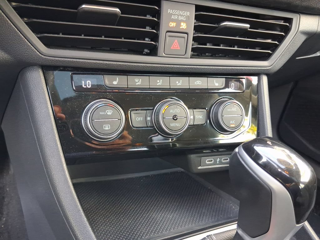 Certified 2023 Volkswagen Jetta SE w/ Panoramic Sunroof Package FWD image 23