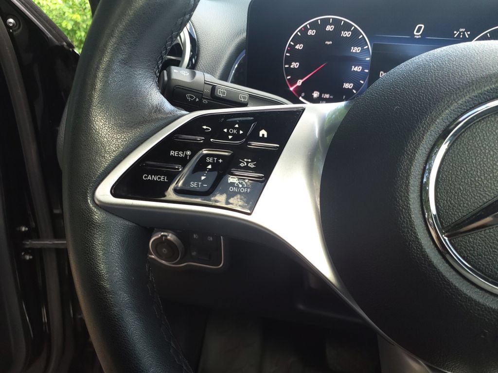 Certified 2024 Mercedes-Benz GLB 250 image 23