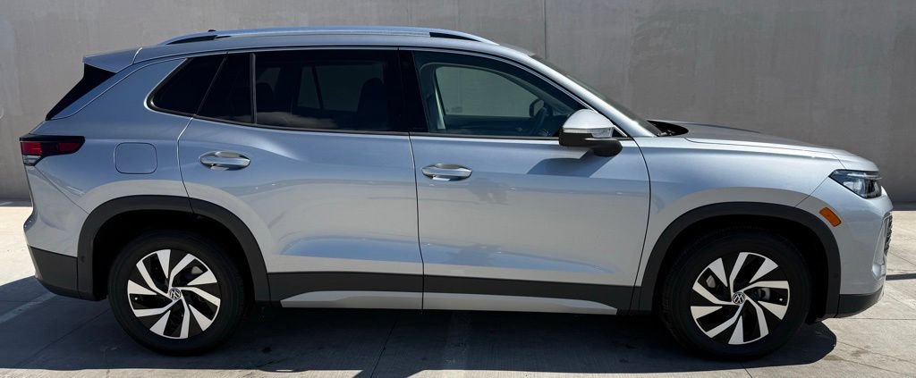 Certified 2025 Volkswagen Tiguan S FWD image 5