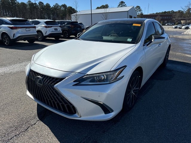 Used 2025 Lexus ES 350 w/ Premium Package image 4