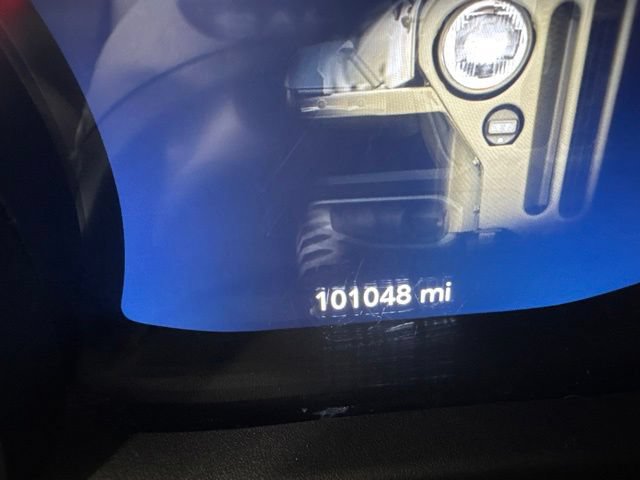 Used 2018 Jeep Wrangler Unlimited Sahara w/ Cold Weather Group AWD/4WD image 28