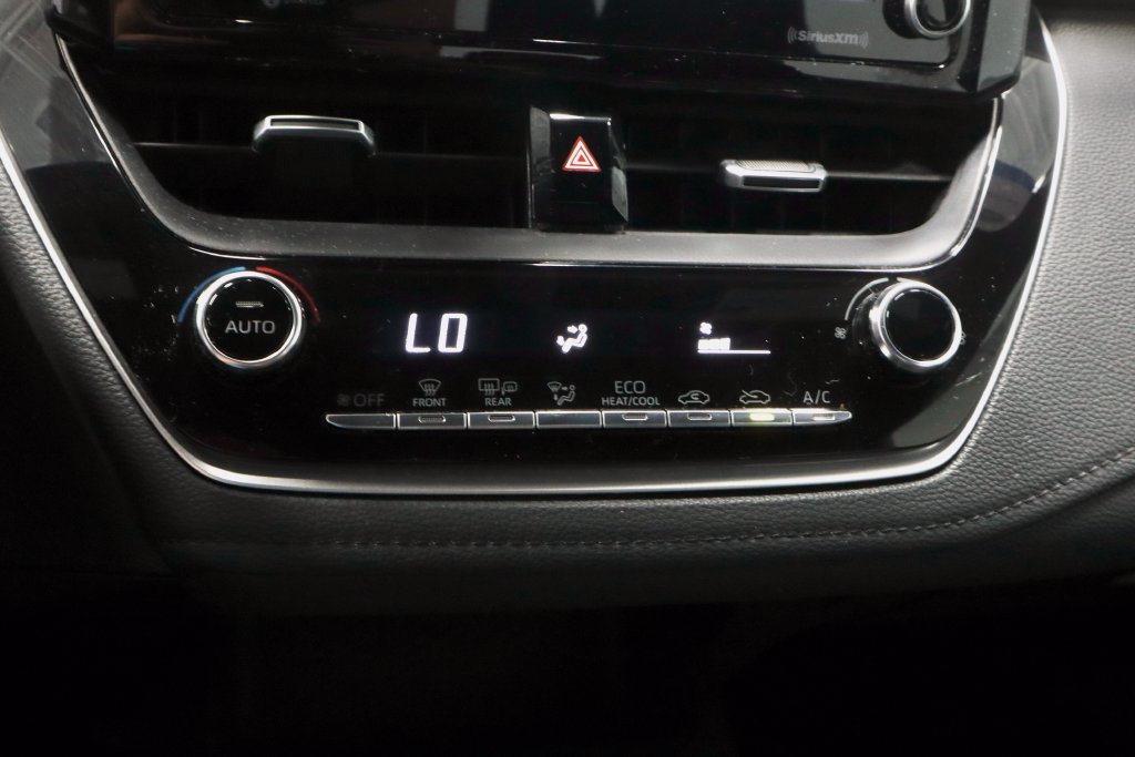Used 2022 Toyota Corolla SE w/ SE Premium Package FWD image 26
