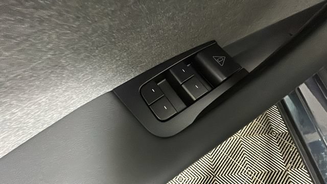 Used 2026 Tesla Model Y 2WD image 9