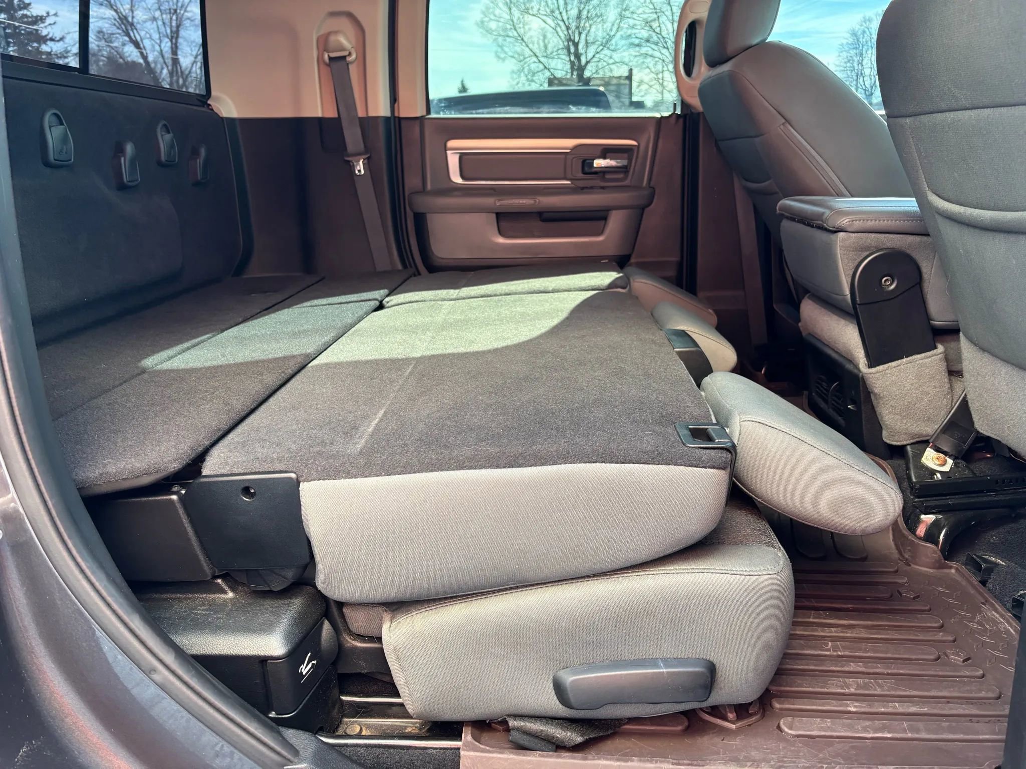 Used 2016 RAM 2500 SLT w/ Luxury Group image 14