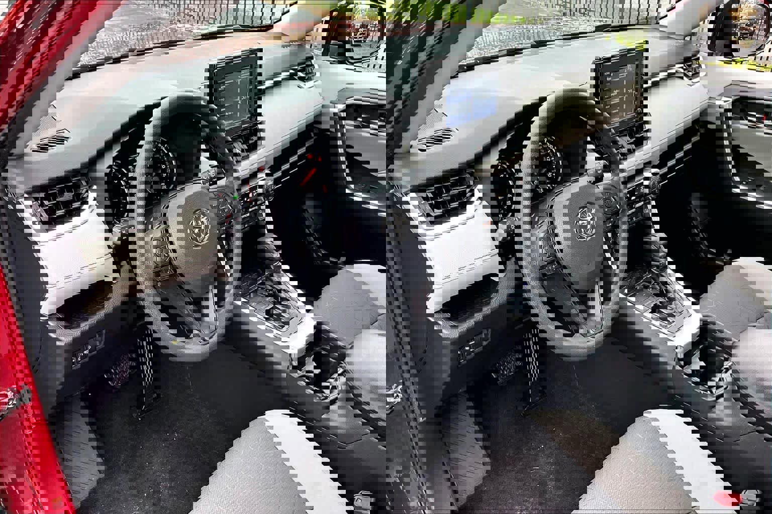 Used 2020 Toyota RAV4 XLE image 17