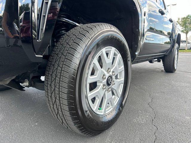Used 2024 Toyota Tacoma SR5 AWD/4WD image 14