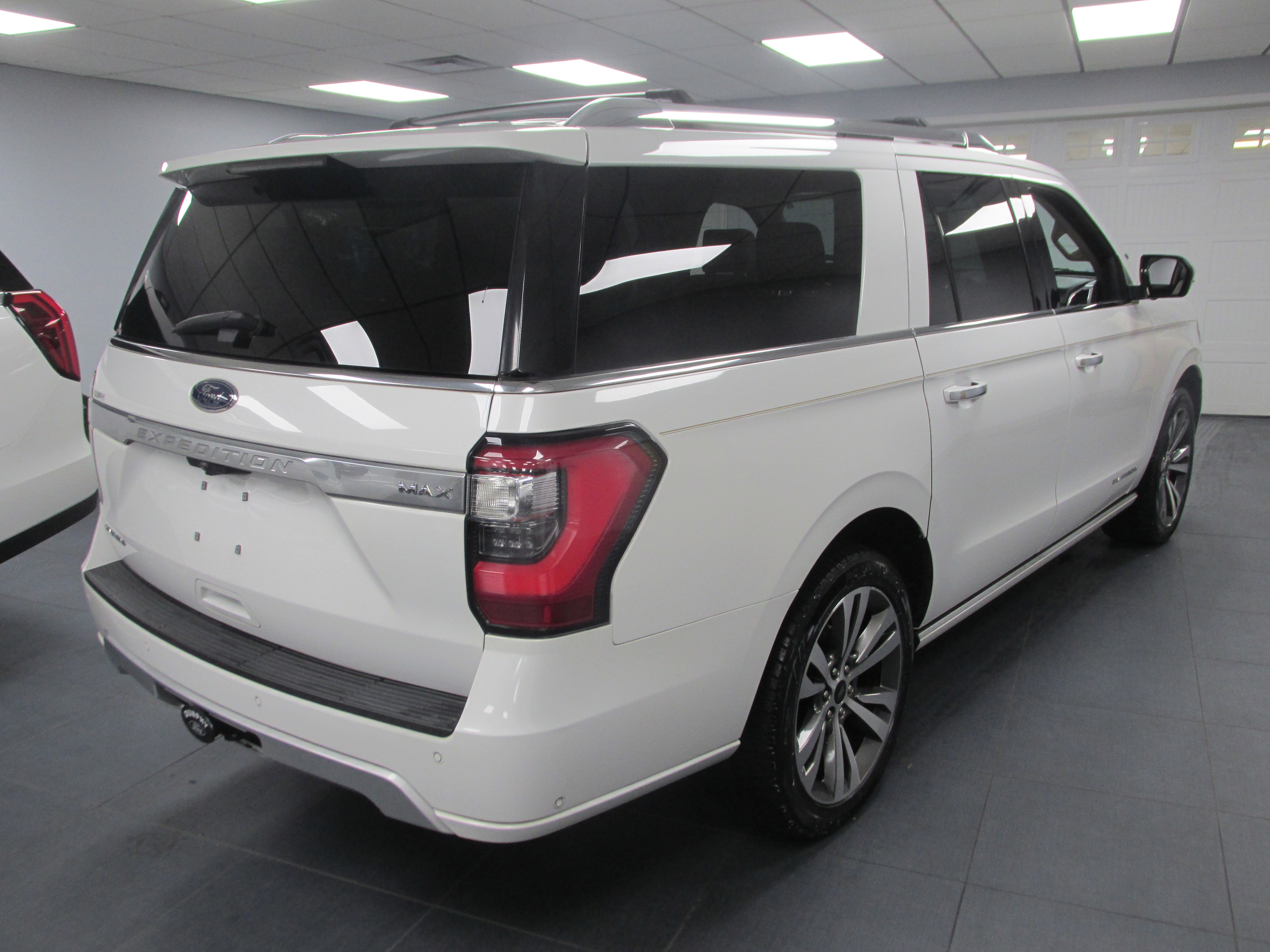 Certified 2020 Ford Expedition Max Platinum image 4
