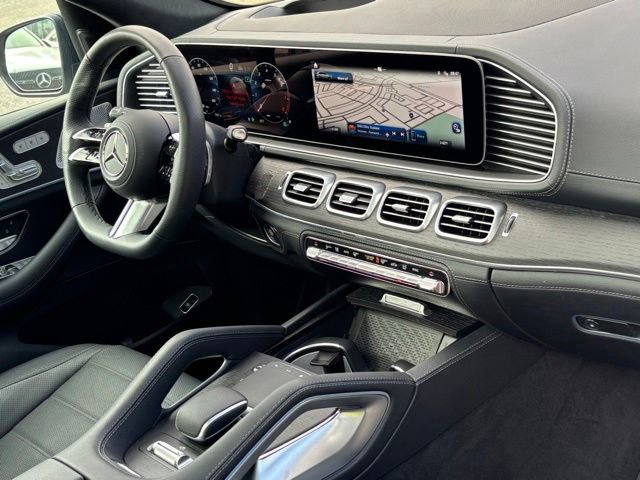 Used 2025 Mercedes-Benz GLS 580 4MATIC image 38