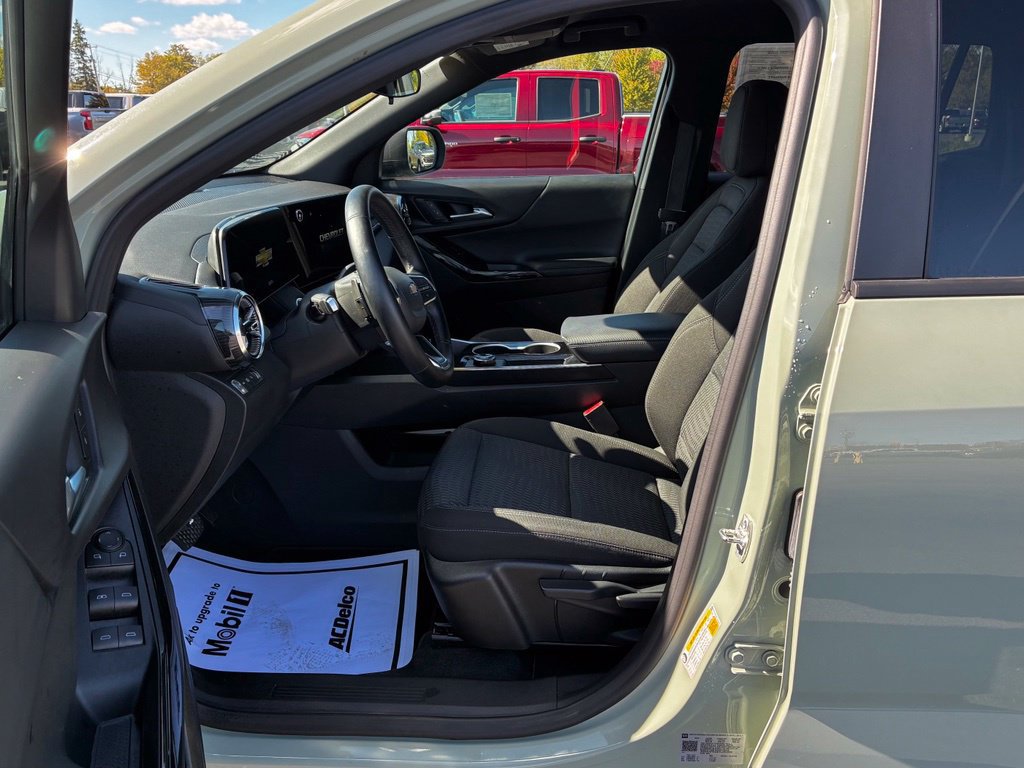Used 2026 Chevrolet Equinox LT AWD/4WD image 6