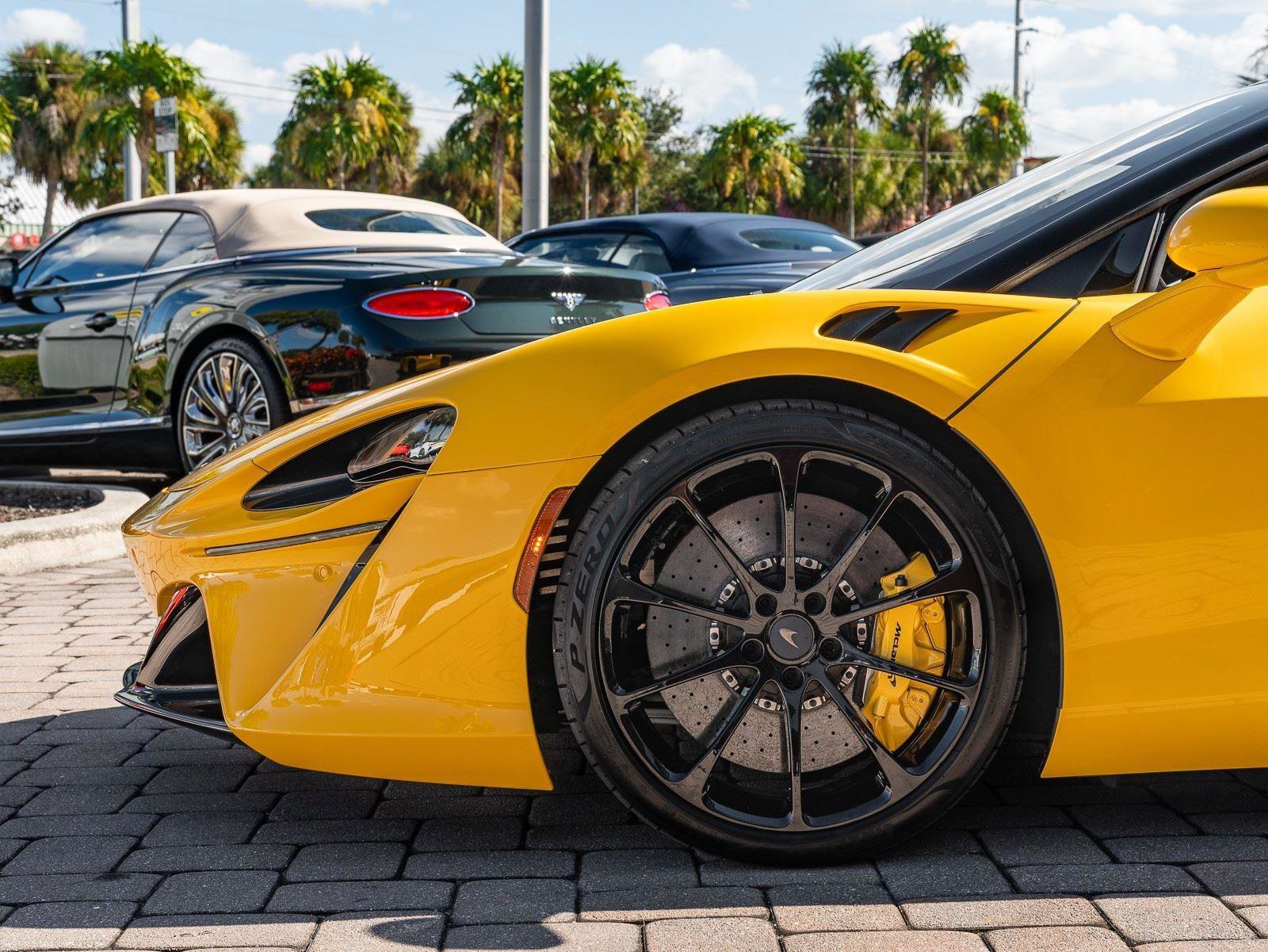 Used 2025 McLaren Artura Spider image 23