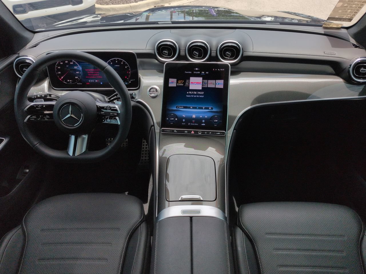 Used 2025 Mercedes-Benz GLC 300 4MATIC image 15