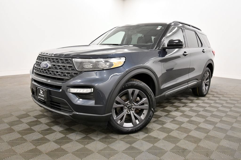 Used 2023 Ford Explorer XLT w/ Equipment Group 202A AWD/4WD image 2