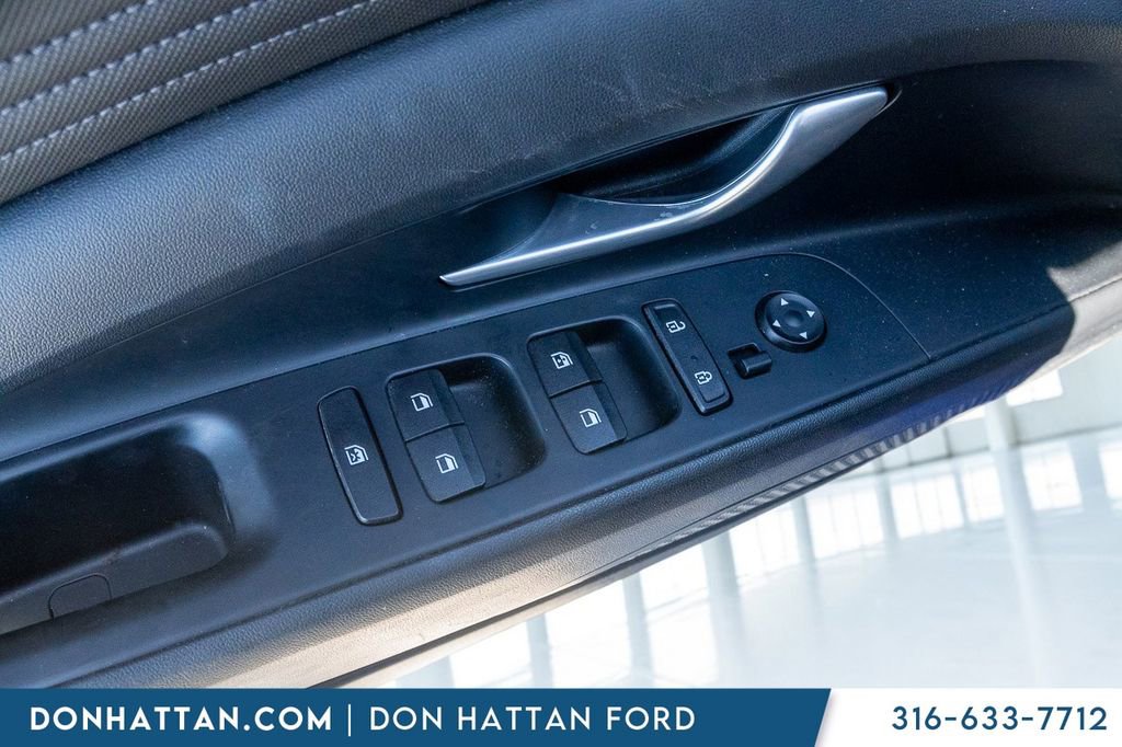 Used 2023 Hyundai Elantra Limited image 17