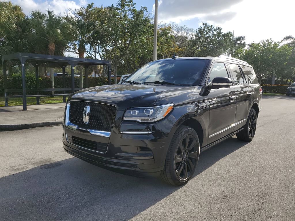 Used 2022 Lincoln Navigator Reserve AWD/4WD image 2