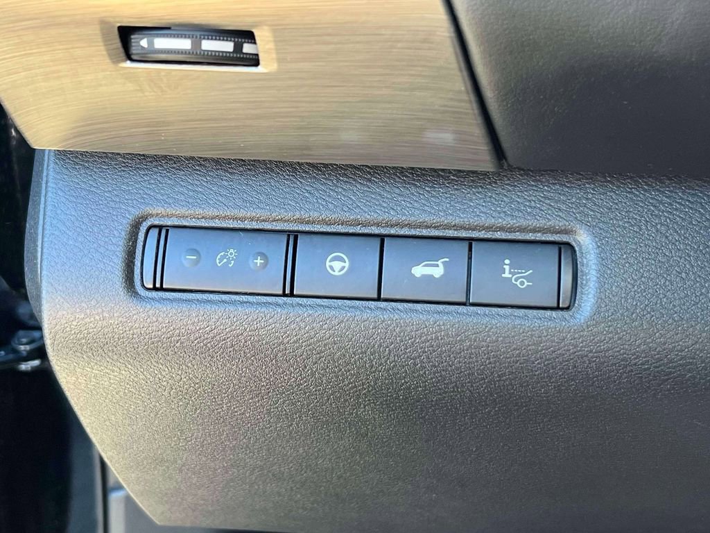 Certified 2025 Nissan Pathfinder Platinum image 21