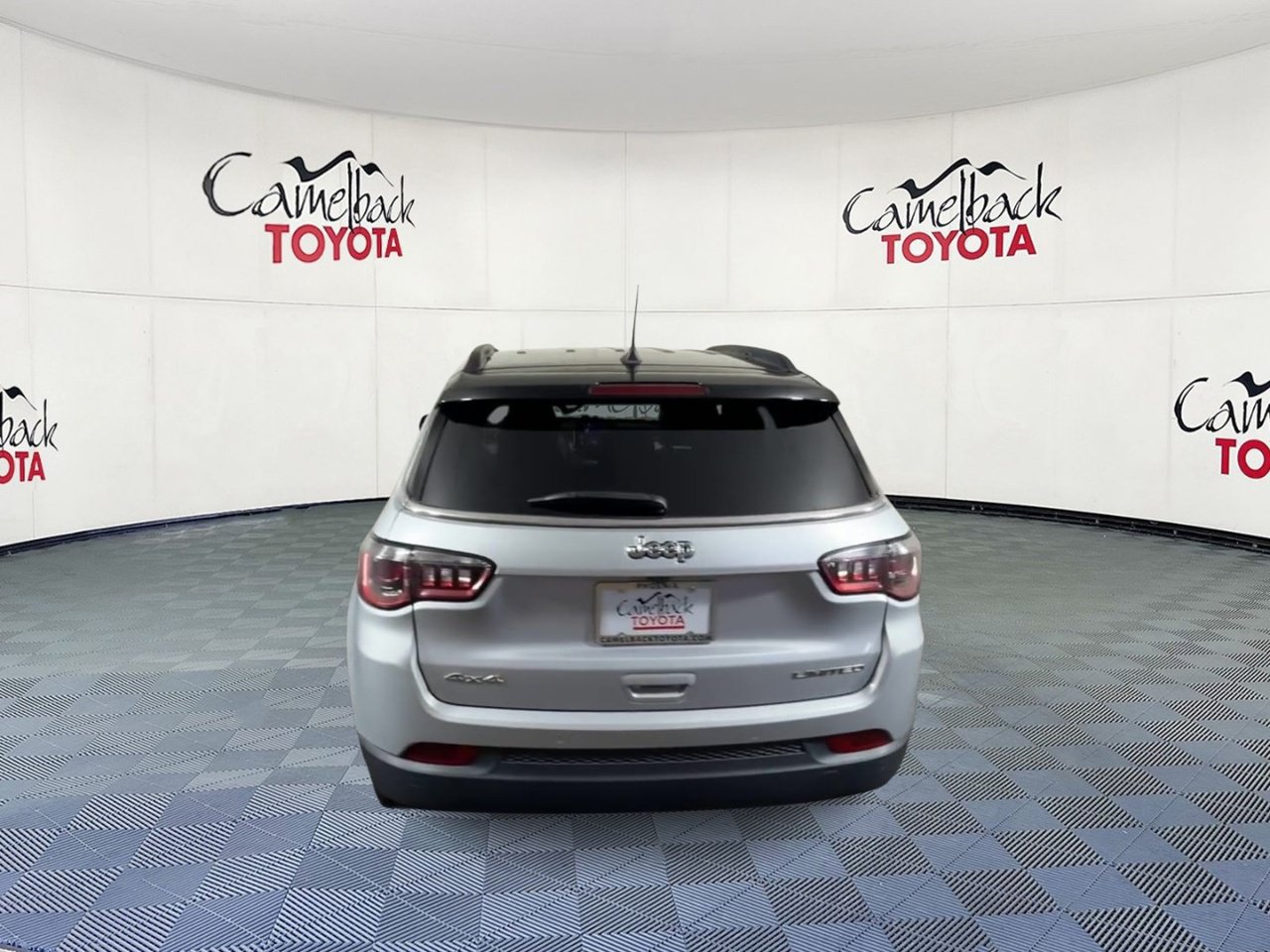 Used 2025 Jeep Compass Limited AWD/4WD image 3