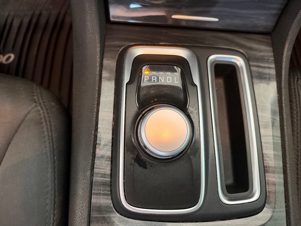 Used 2019 Chrysler 300 Touring w/ Sport Appearance Package RWD image 9