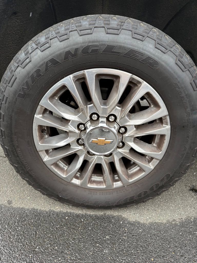 Used 2023 Chevrolet Silverado 2500 High Country w/ Safety Package II image 21