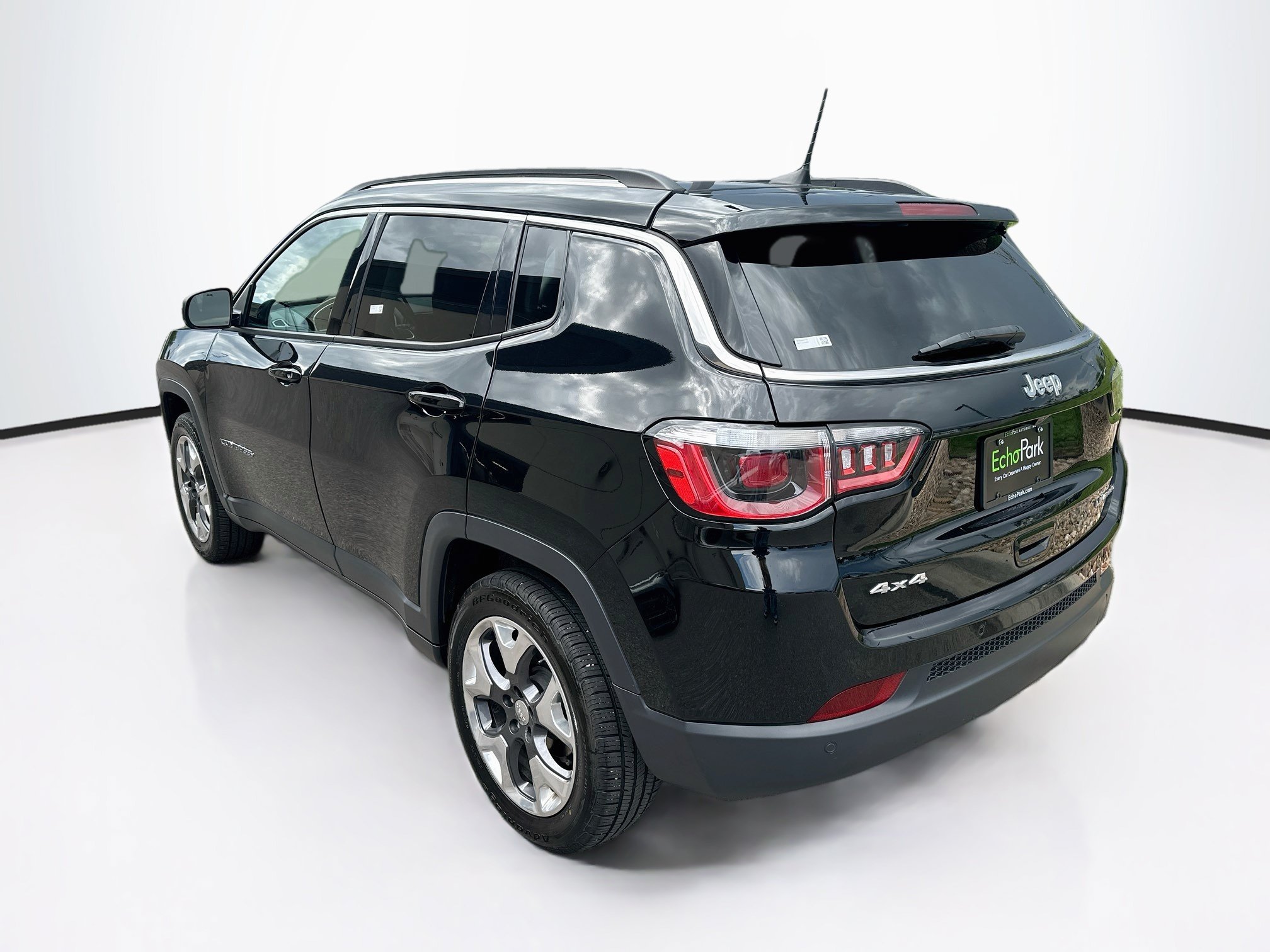 Used 2017 Jeep Compass Limited w/ Navigation Group AWD/4WD image 5
