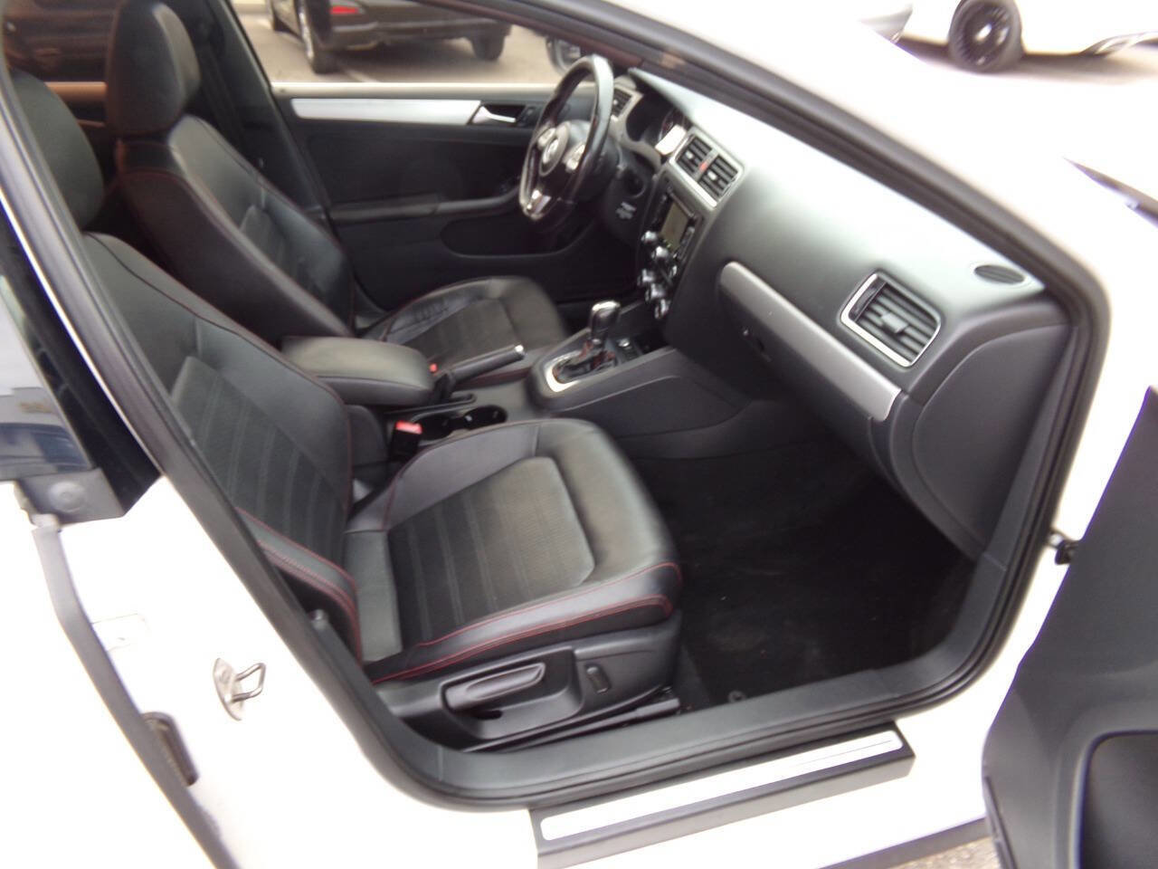 Used 2013 Volkswagen Jetta GLI Autobahn image 26