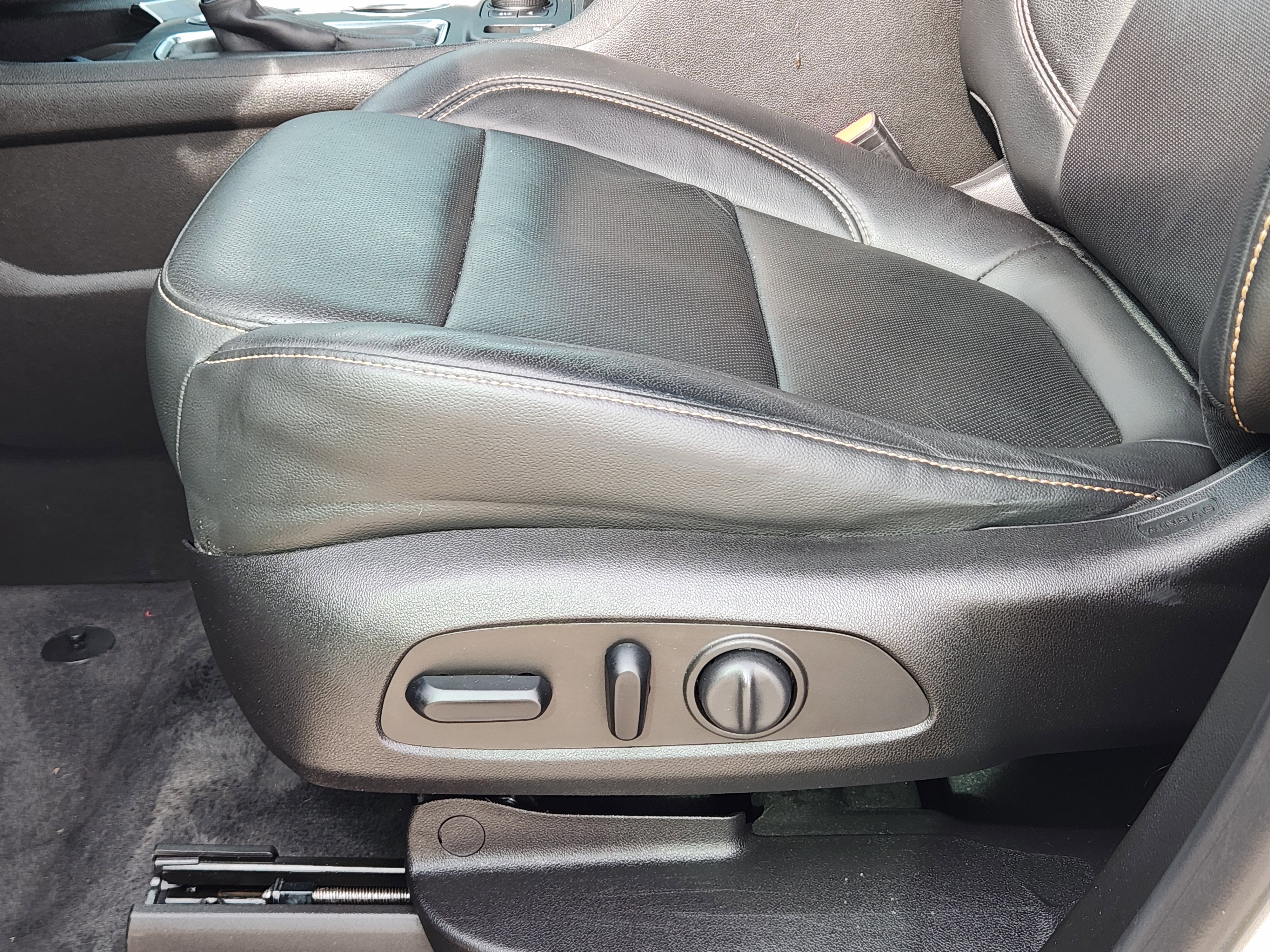 Used 2019 Chevrolet Traverse Premier w/ Driver Confidence II Package image 32