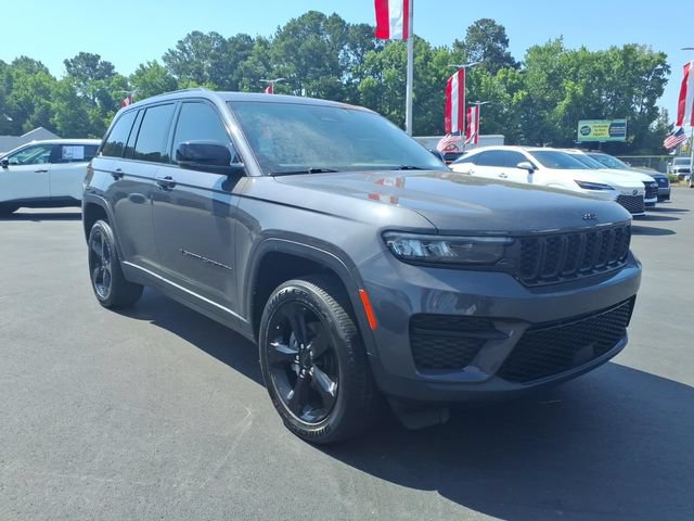 Used 2023 Jeep Grand Cherokee Altitude AWD/4WD image 1