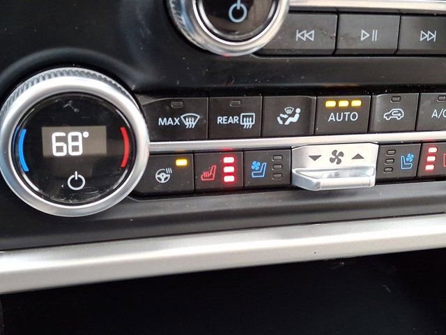 Used 2023 Ford Expedition XLT image 30