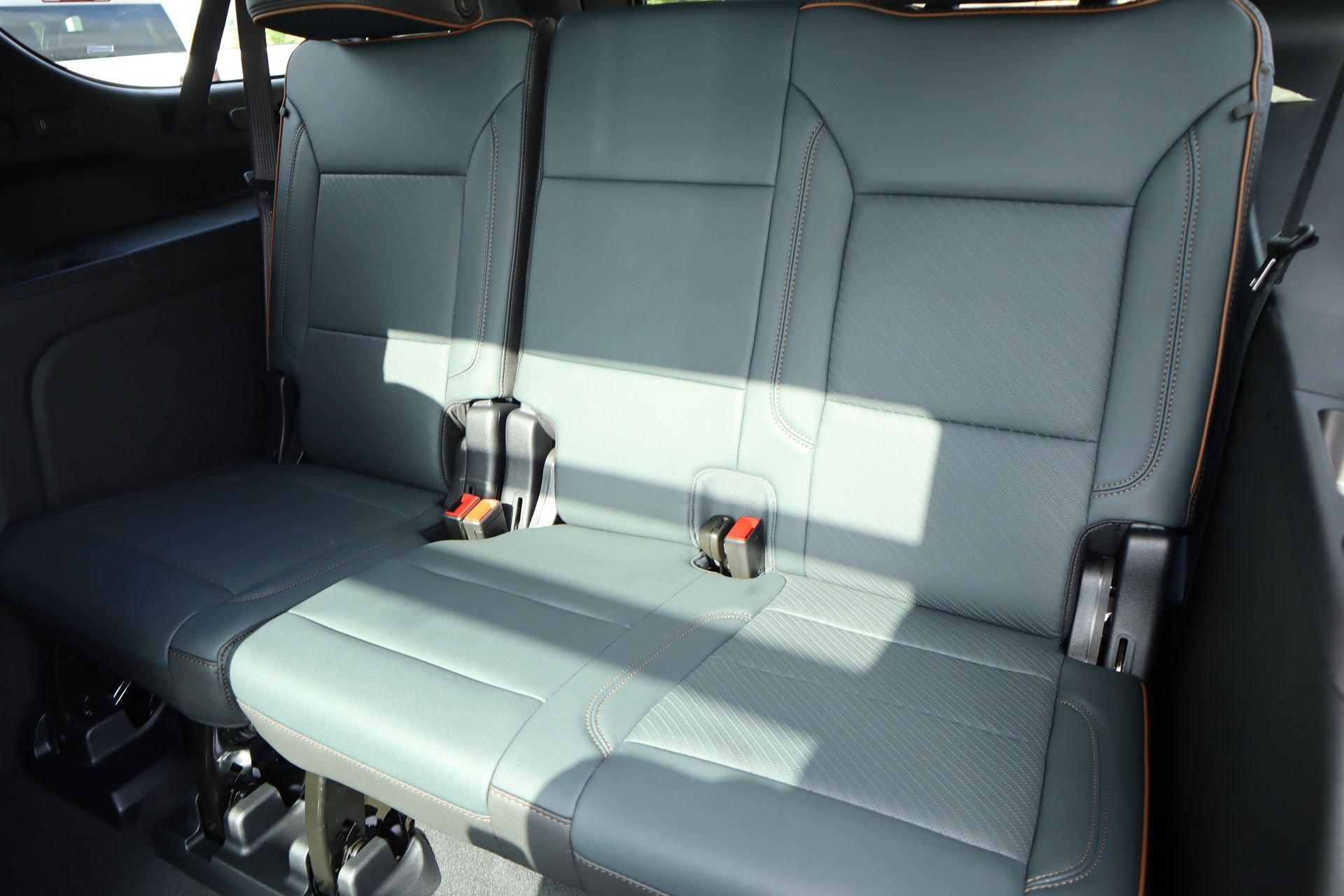 New 2026 GMC Yukon XL AT4 w/ AT4 Premium Plus Package AWD/4WD image 16