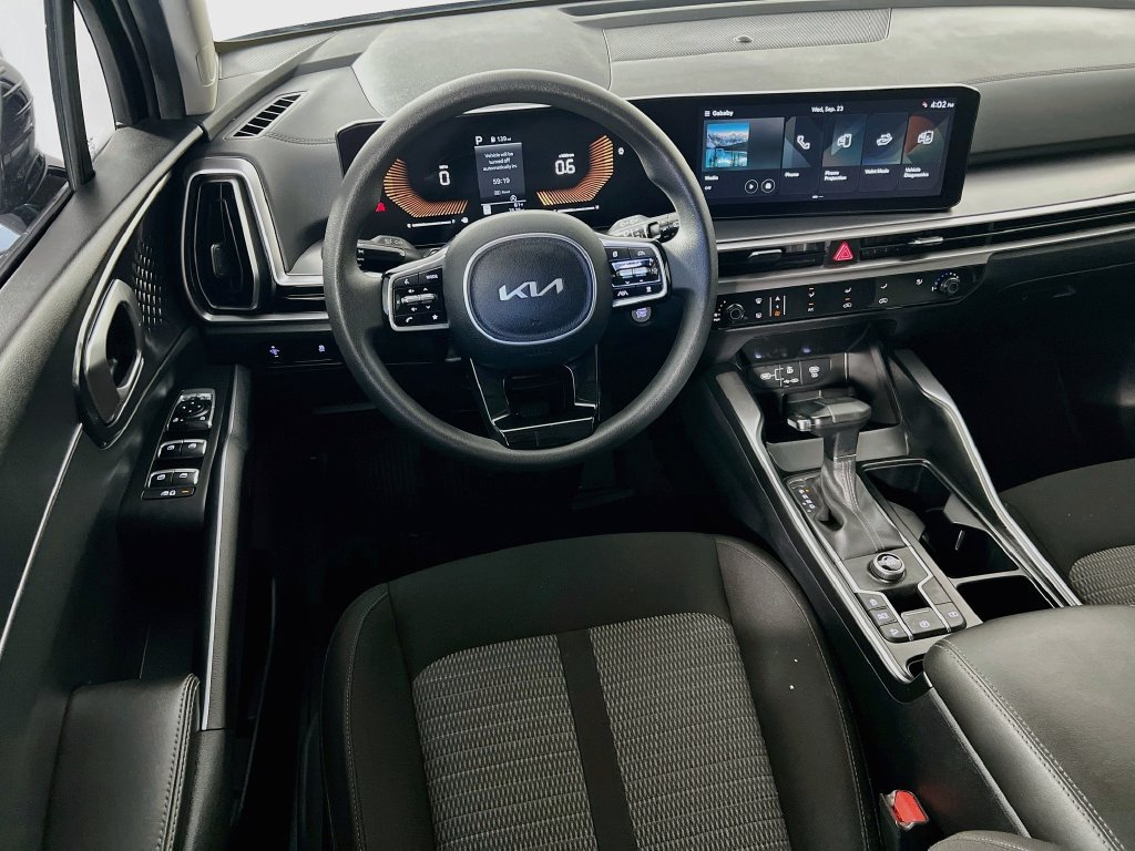 Certified 2025 Kia Sorento LX FWD image 21