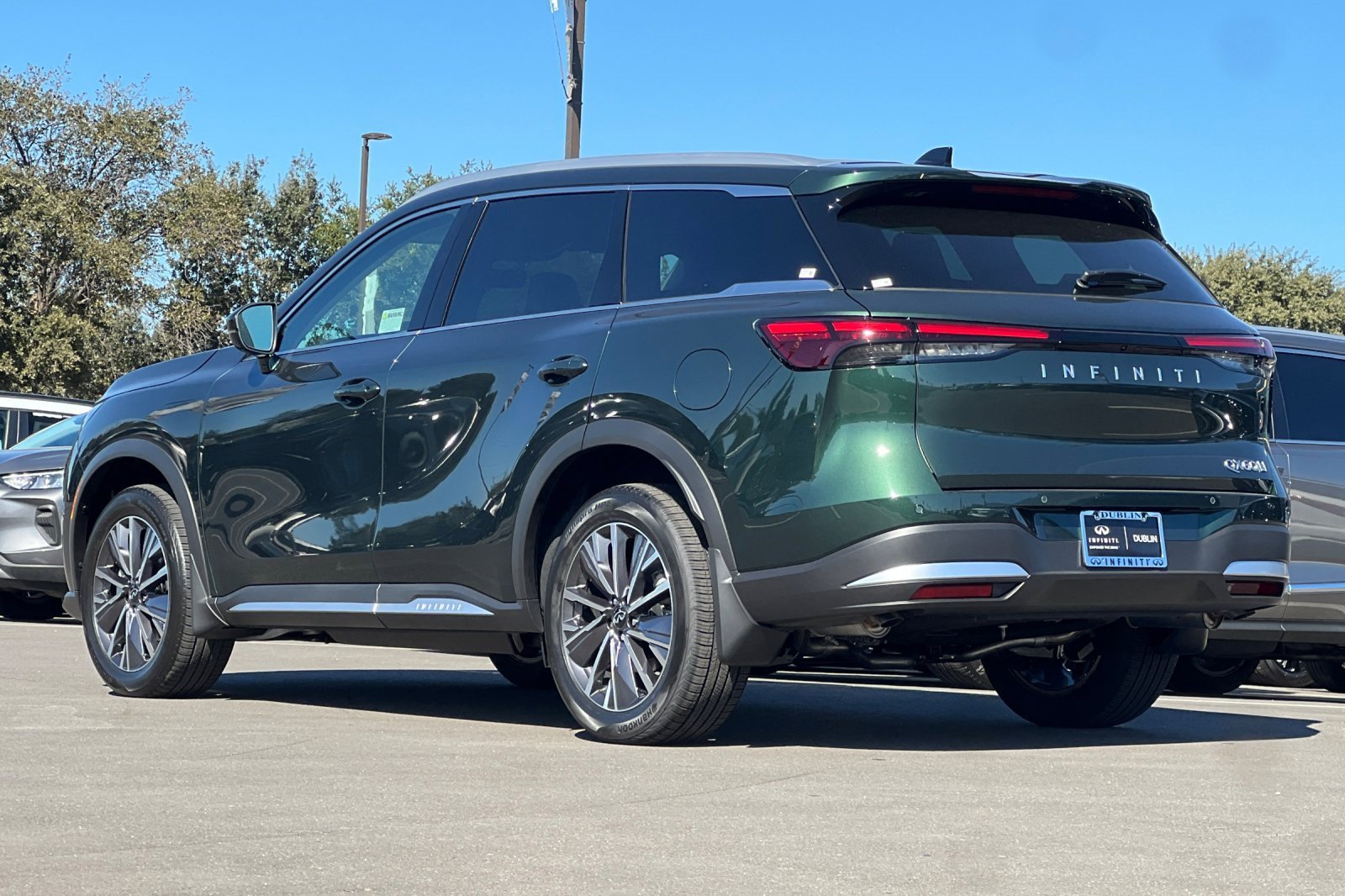 New 2026 INFINITI QX60 Luxe w/ Cargo Package image 3