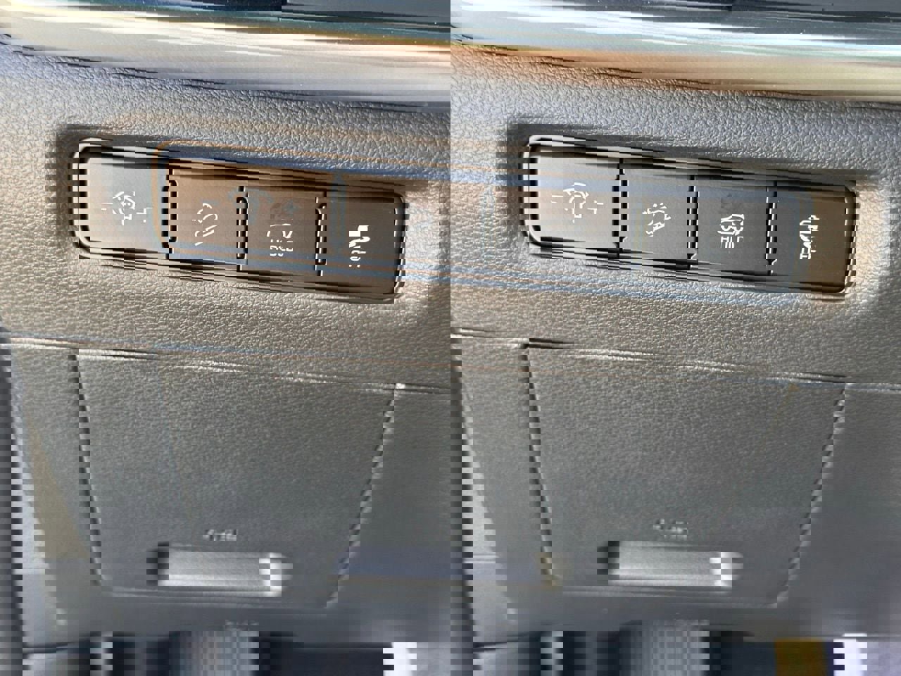 Used 2025 Kia Telluride EX w/ EX Captain's Chair Package image 30