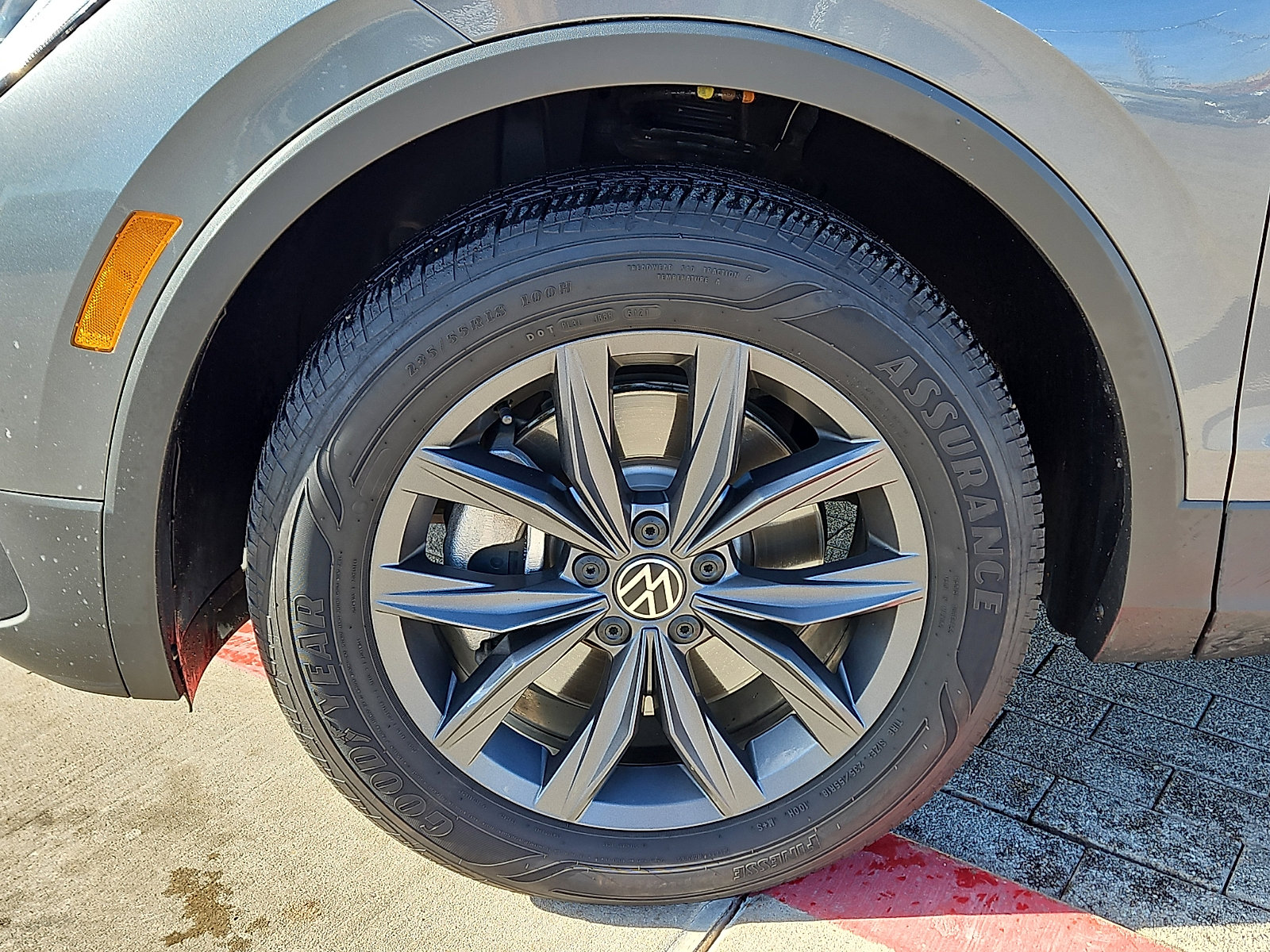 Certified 2022 Volkswagen Tiguan SE image 5