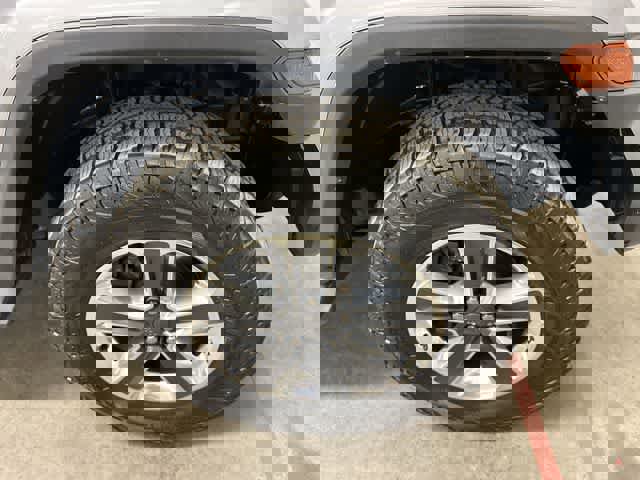 Used 2018 Jeep Wrangler Unlimited Sahara AWD/4WD image 5