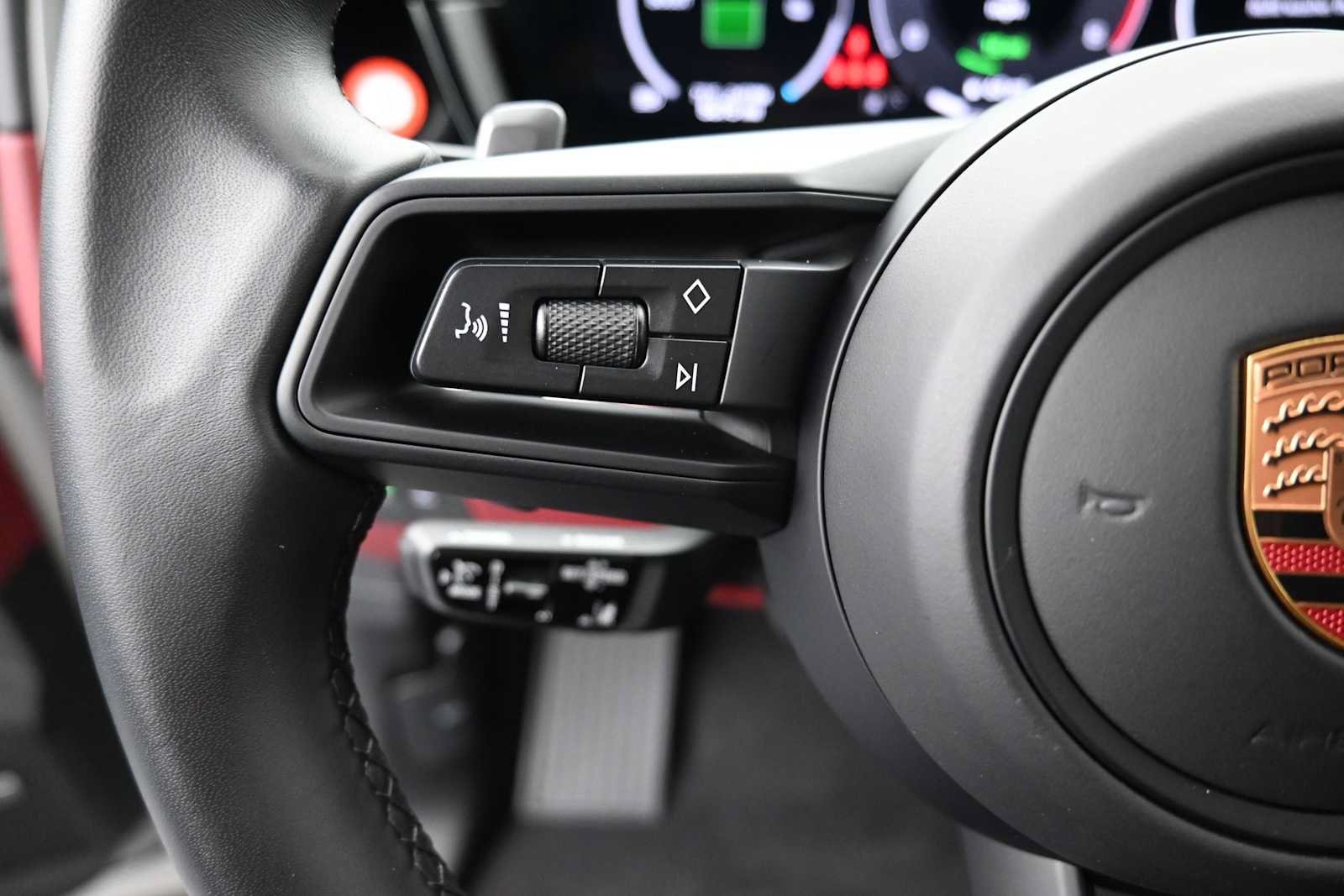 Certified 2025 Porsche Cayenne S AWD/4WD image 16