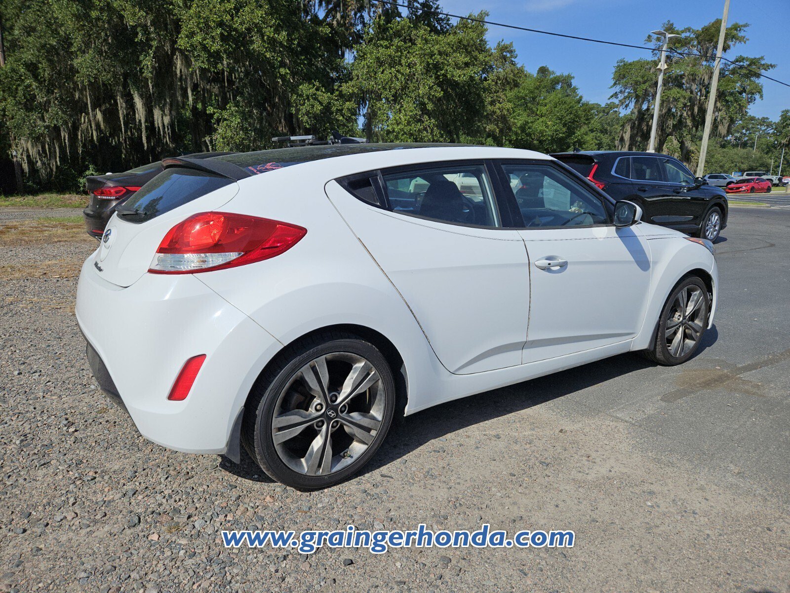 Used 2017 Hyundai Veloster Value Edition FWD image 6