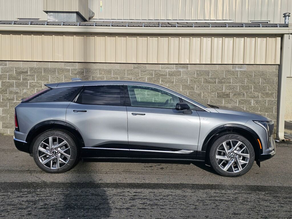 New 2026 Cadillac Optiq Luxury 2 image 9