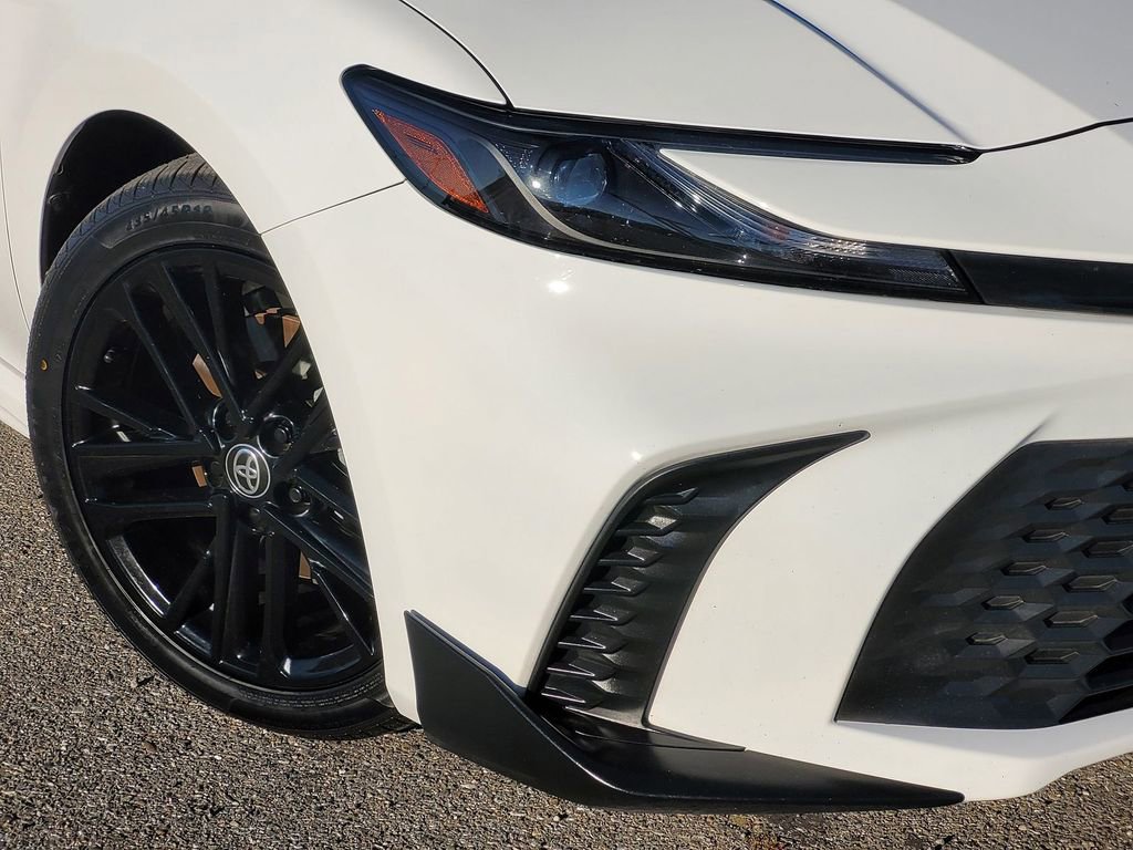 Used 2025 Toyota Camry SE image 2