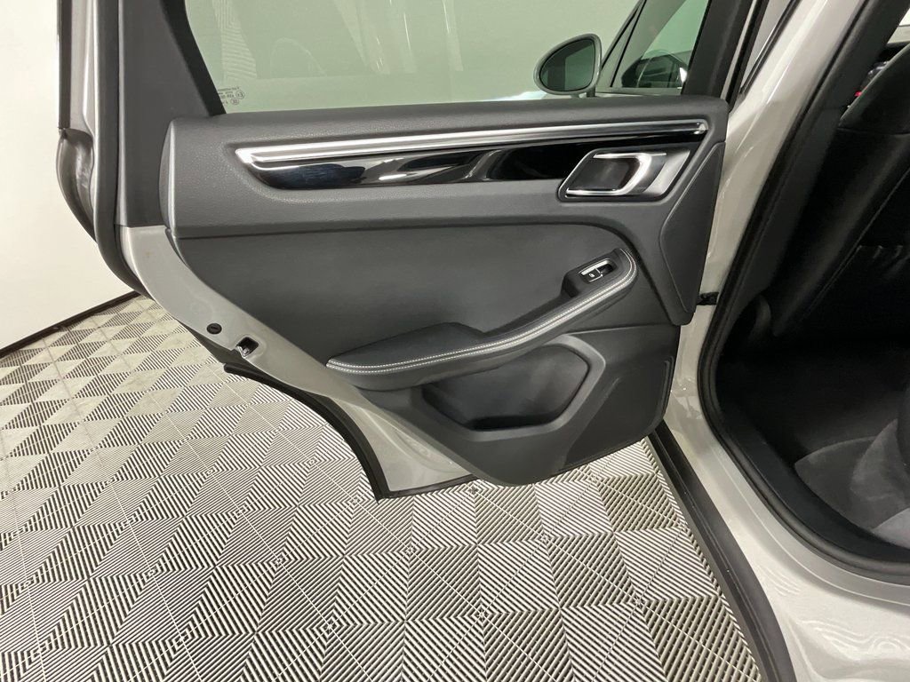 Used 2023 Porsche Macan Turbo image 26
