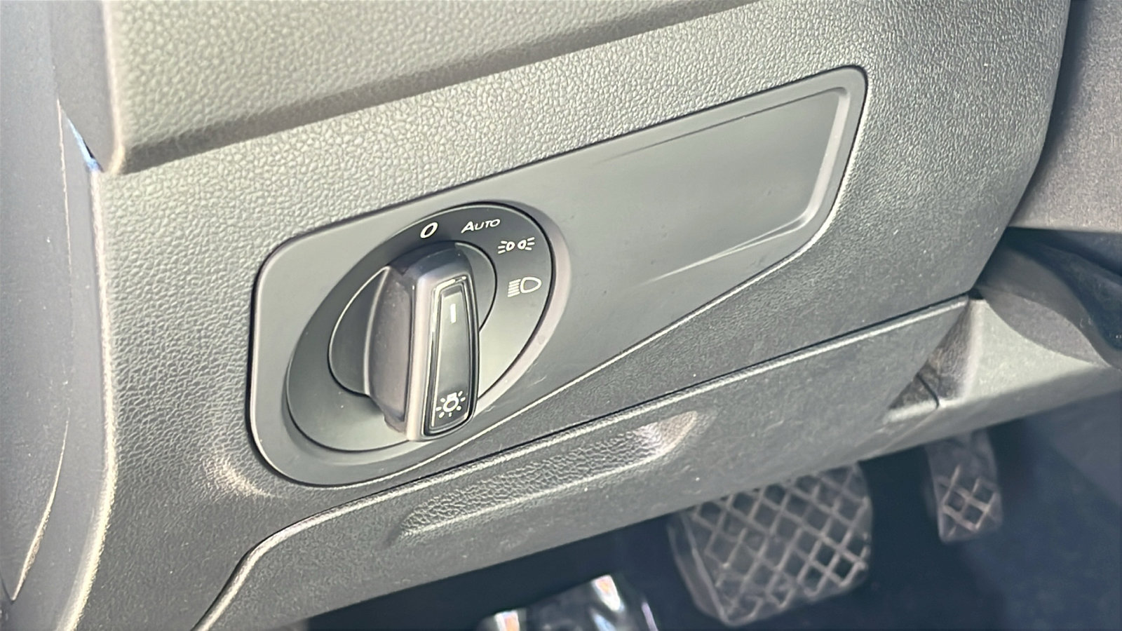 Used 2021 Volkswagen Tiguan S image 13