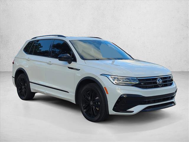 Used 2022 Volkswagen Tiguan SE R-Line image 3
