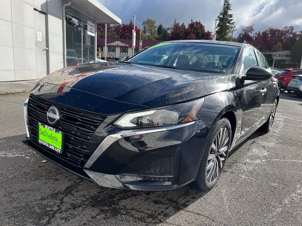 Used 2025 Nissan Altima 2.5 SV FWD image 8
