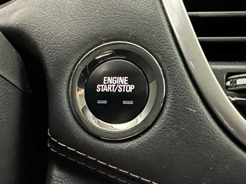 Used 2019 Chevrolet Trax LT w/ LT Convenience Package FWD image 16